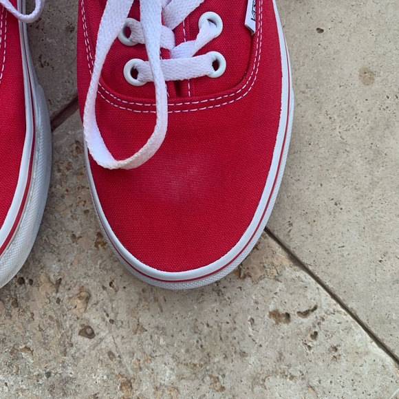 Red Van Authentic - Picture 5 of 11